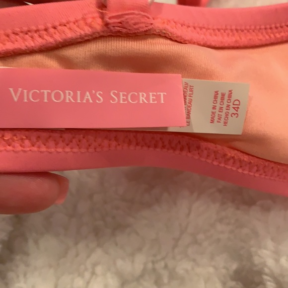 Victoria’s Secret “The Flirt Bandeau” - Picture 14 of 14